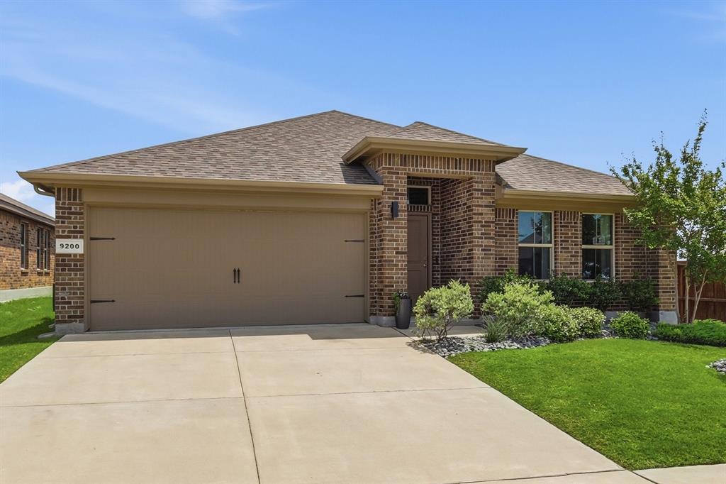 9200 Desertrock Road Fort Worth, TX 76131 - Photo 2 of 36
