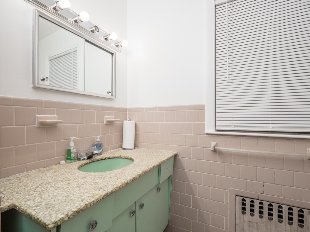 68 Apthorp Street Quincy, MA 02170 - Photo 14 of 28