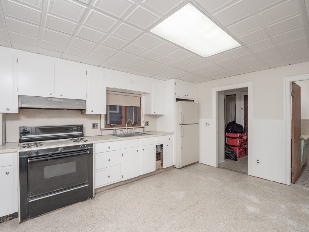 68 Apthorp Street Quincy, MA 02170 - Photo 10 of 28