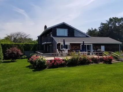 Undisclosed Address, Southampton, NY 11968