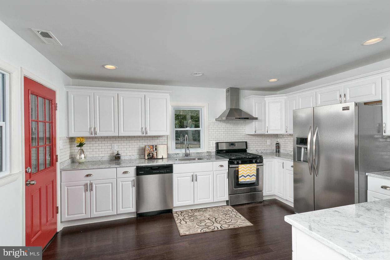 205 Mountain Road Linthicum, MD 21090 - Photo 11 of 26 Kitchen