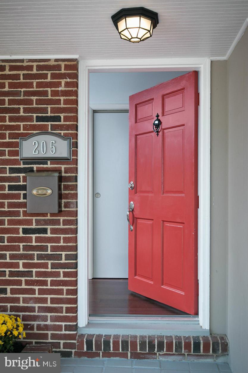 205 Mountain Road Linthicum, MD 21090 - Photo 6 of 26 Interior (General)