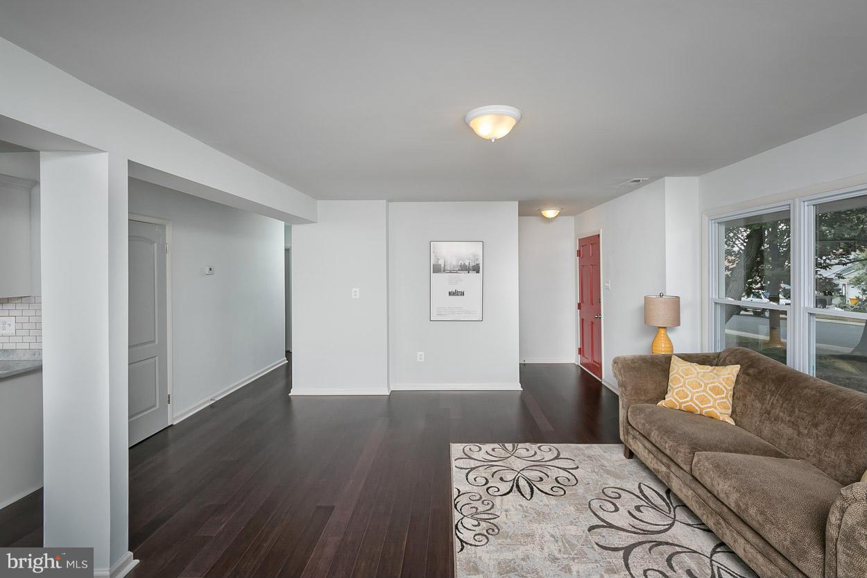 205 Mountain Road Linthicum, MD 21090 - Photo 7 of 26 Living Room