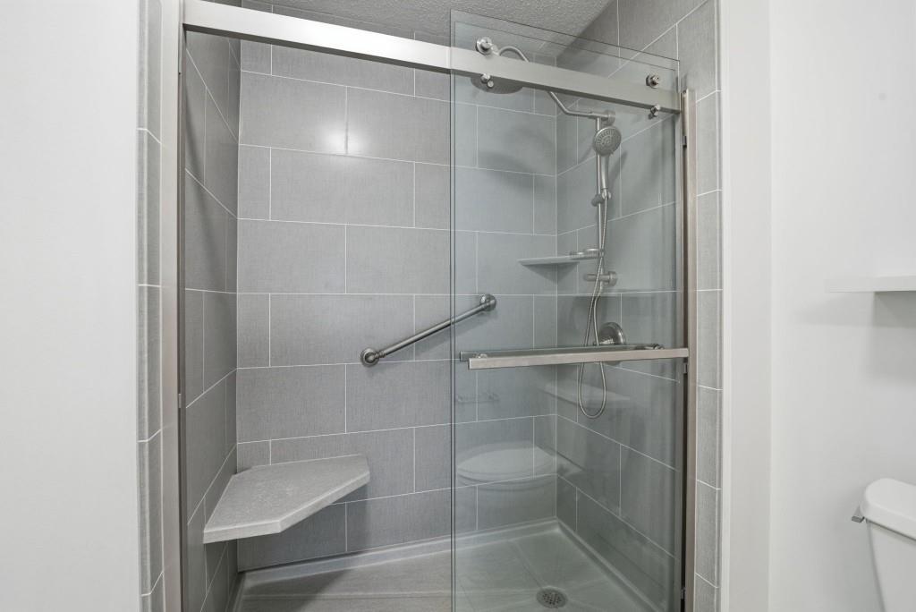 1732 Pryor Road Southwest, Unit 803 Atlanta, GA 30315 - Photo 17 of 26 a bathroom with a shower
