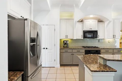 $877,000 | 501 E Trail, Spicewood, TX 78669