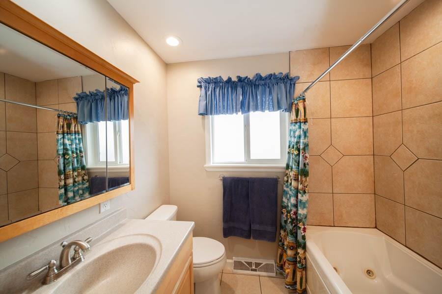 53 Big Elk Road Dillon, CO 80435 - Photo 22 of 33 a bathroom with a tub sink and mirror