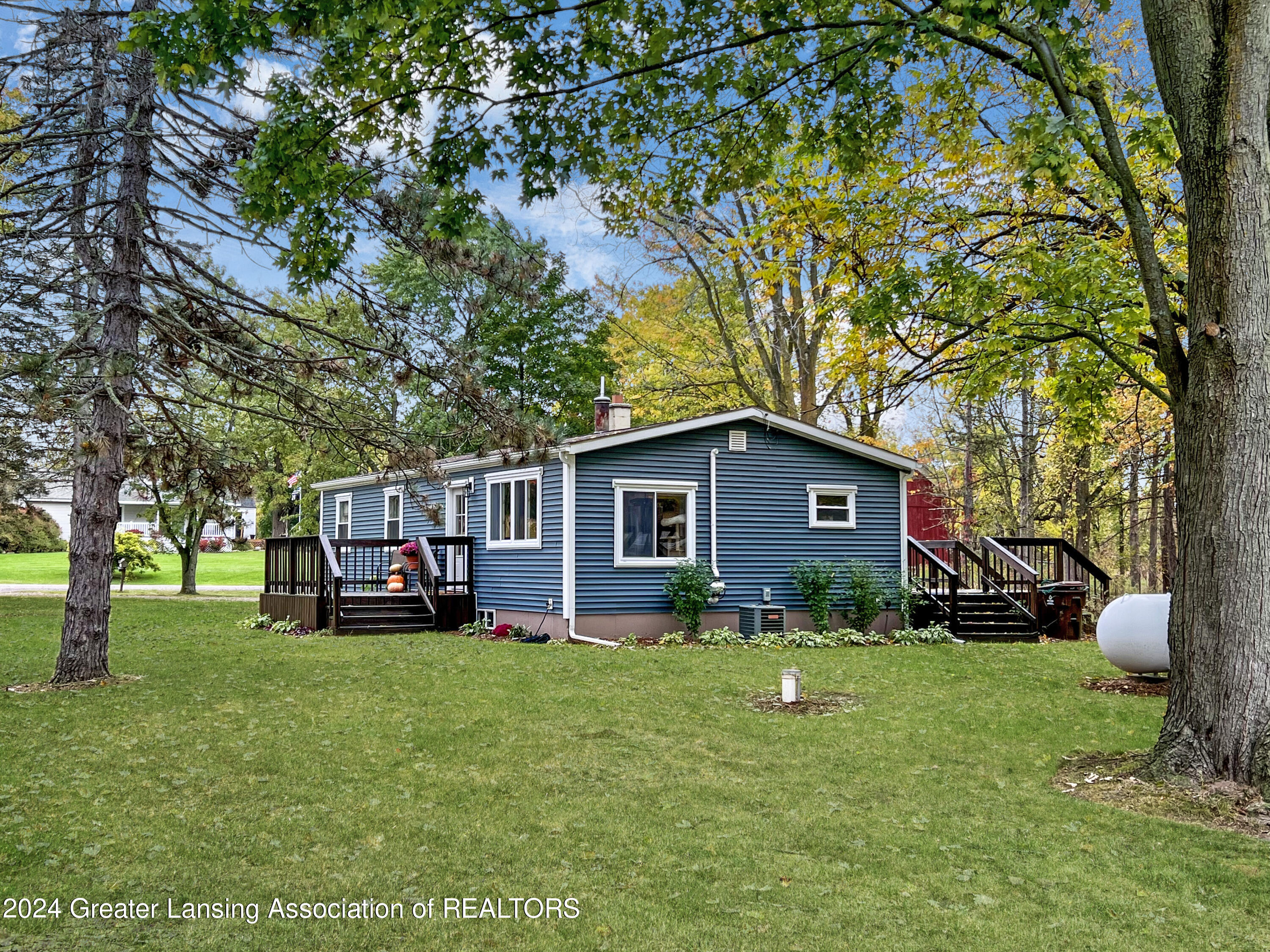 511 Tyrrell Road Bancroft, MI 48414 - Photo 2 of 32 Side yard