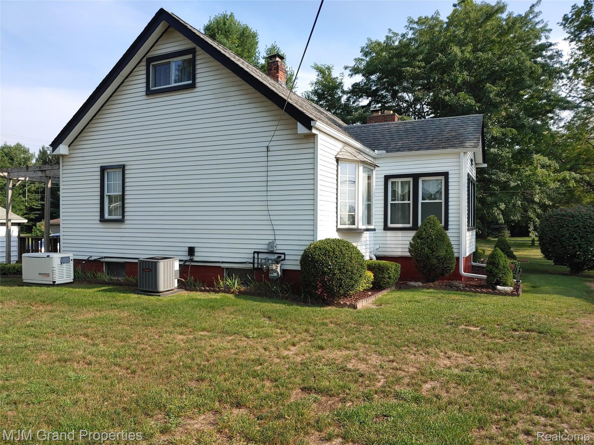 23221 Waltz Road New Boston, MI 48164 - Photo 33 of 37 Left Side.jpg