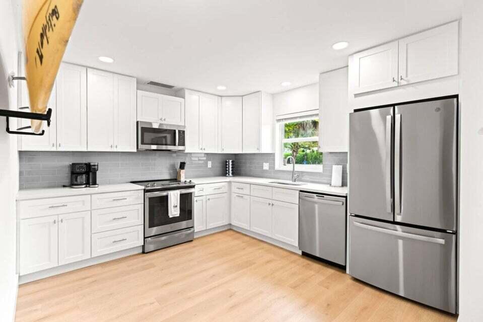 1218 Surf Road Singer Island, FL 33404 - Photo 4 of 32 20260714202606310521000000-o (2)