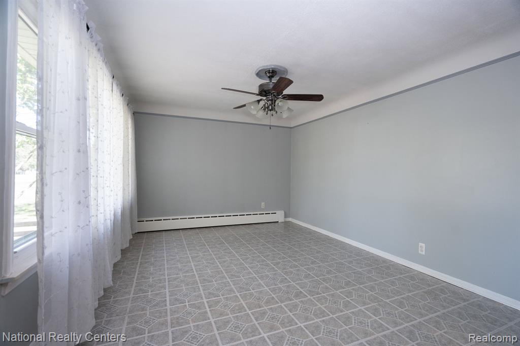 21059 Wick Road Taylor, MI 48180 - Photo 8 of 37