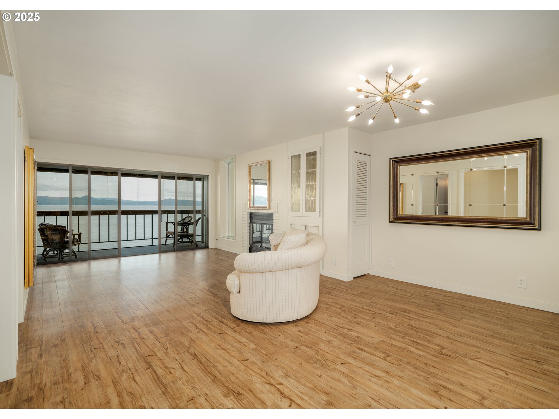1 3rd Street, Unit 209 Astoria, OR 97103 - Photo 12 of 37 a view of an empty room with wooden floor and a window