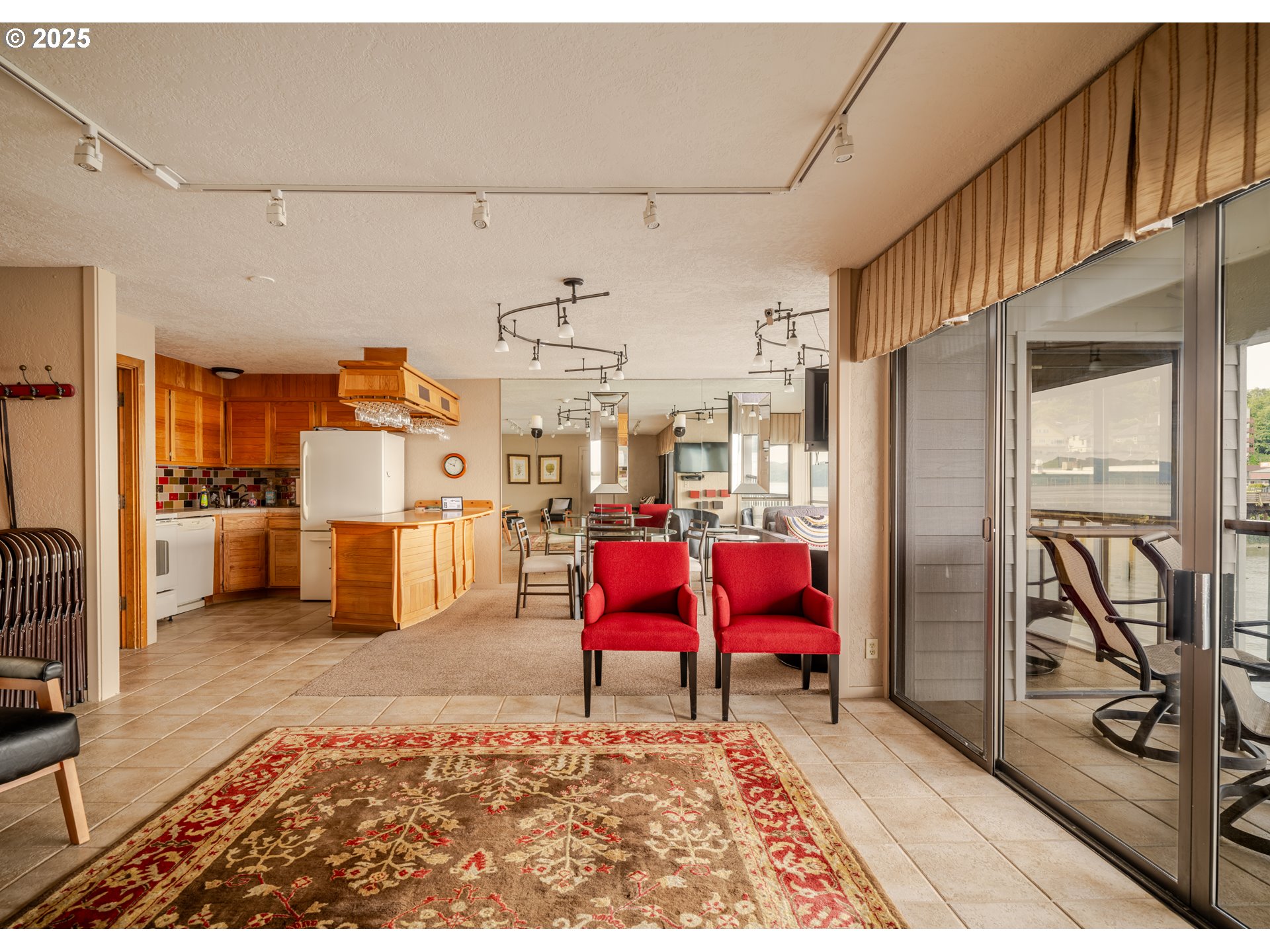 1 3rd Street, Unit 209 Astoria, OR 97103 - Photo 27 of 37 a view of a living room