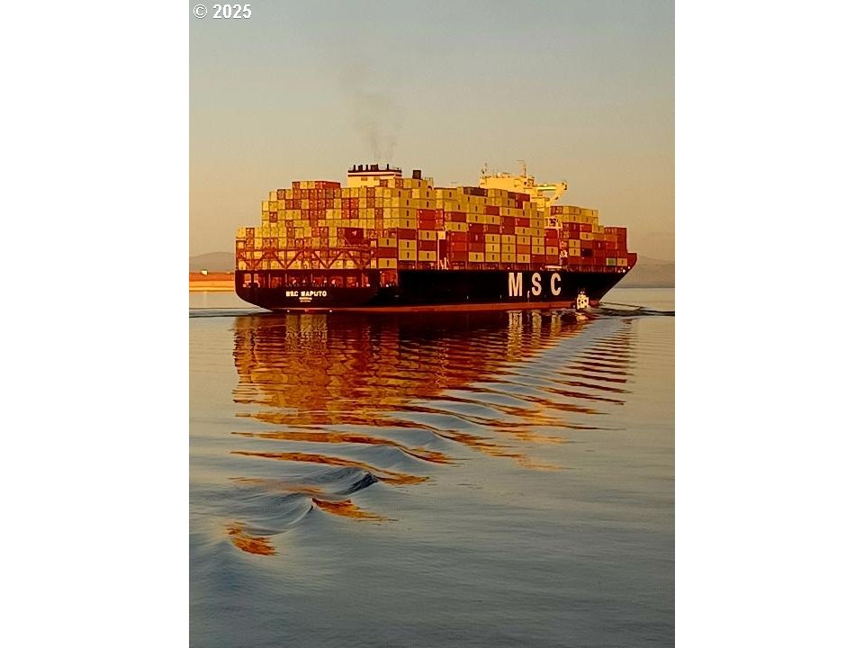 1 3rd Street, Unit 209 Astoria, OR 97103 - Photo 34 of 37 a view of water heater and room