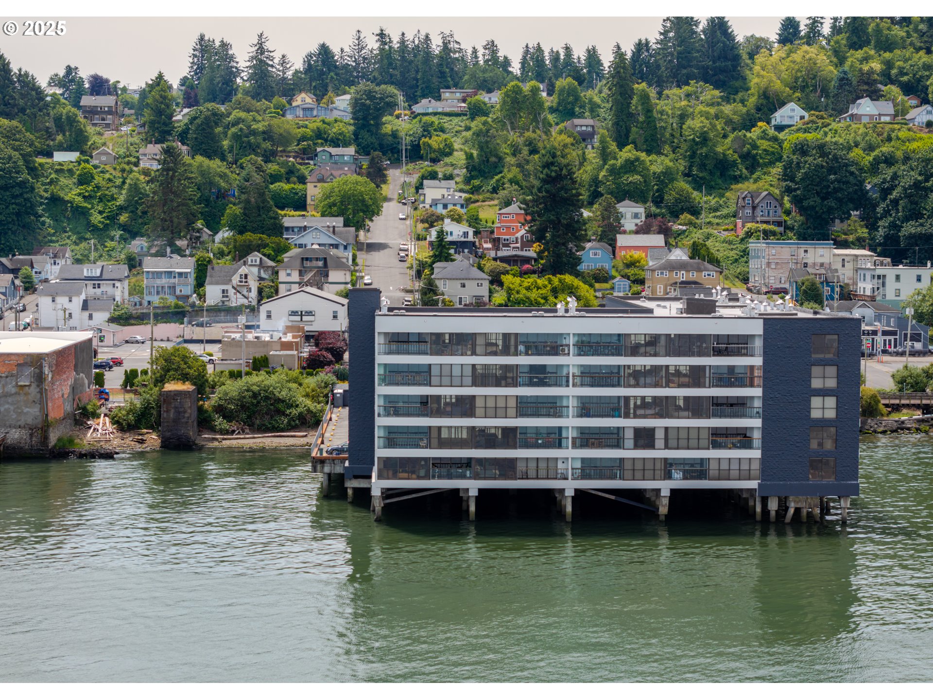 1 3rd Street, Unit 209 Astoria, OR 97103 - Photo 4 of 37 a view of a ocean from a balcony