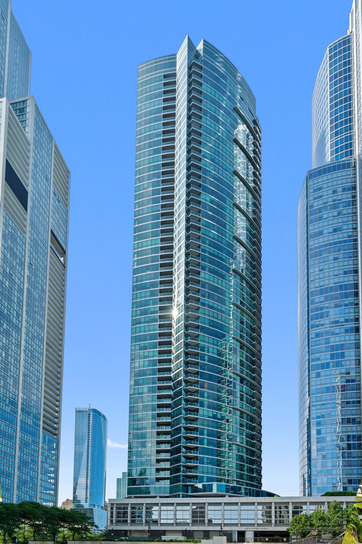 1201 South Prairie Avenue, Unit 4804 Chicago, IL 60605 - Photo 1 of 37