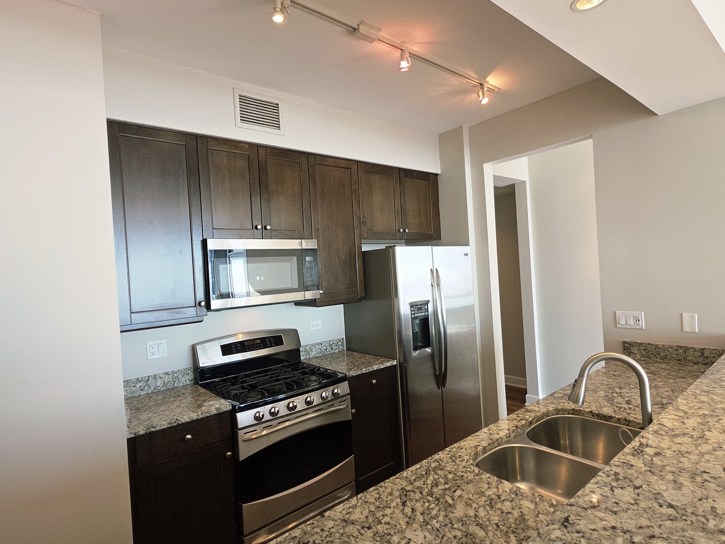 1201 South Prairie Avenue, Unit 4804 Chicago, IL 60605 - Photo 13 of 37