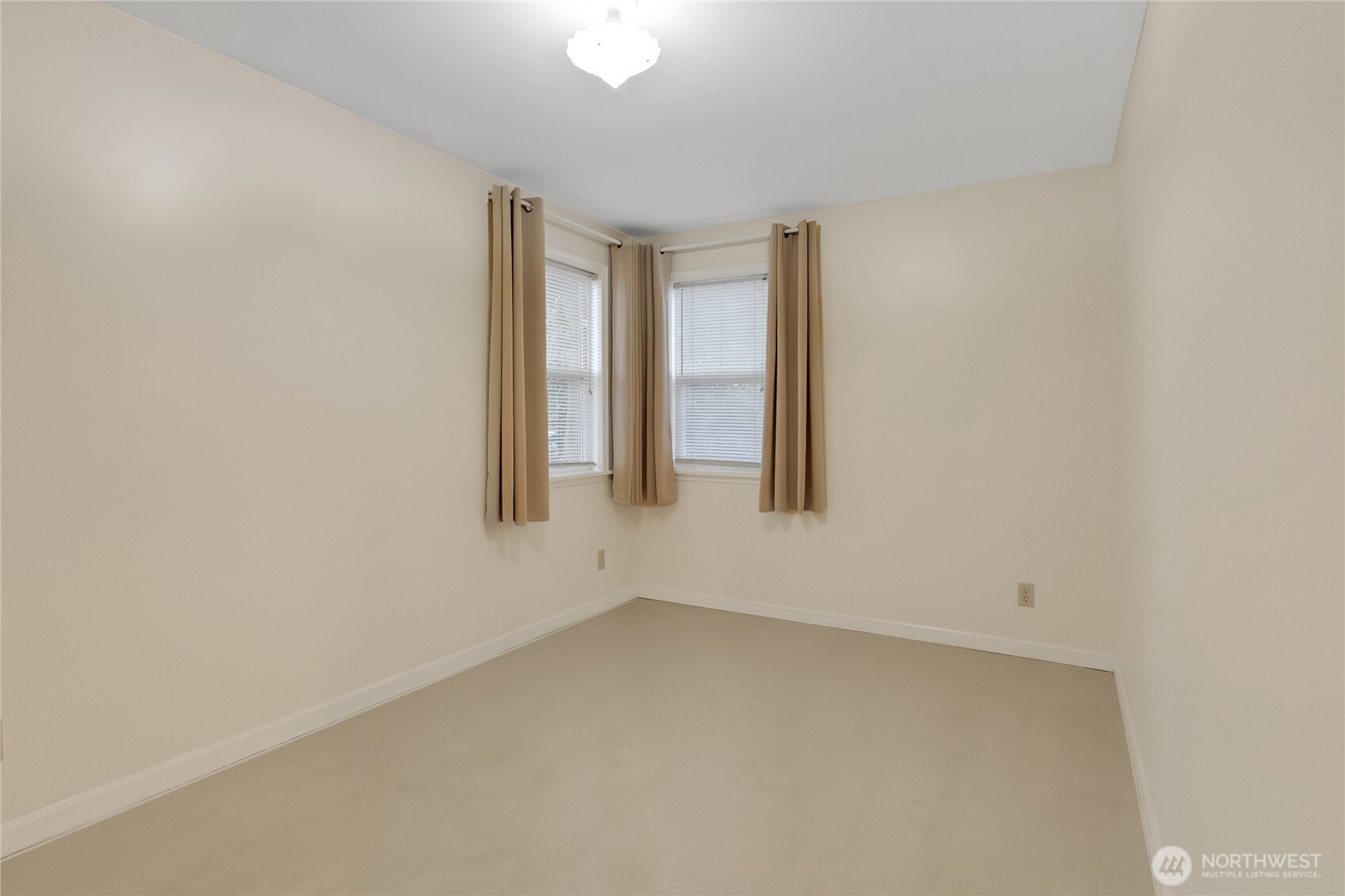 1316 Southwest 116th Street Seattle, WA 98146 - Photo 14 of 26 Gallery Image 14
