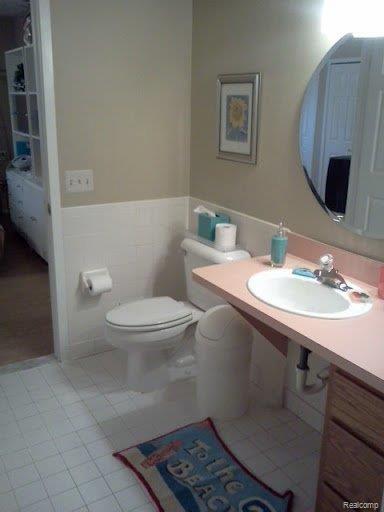 11720 Common Road Warren, MI 48093 - Photo 10 of 15 common rd master bath.jpg