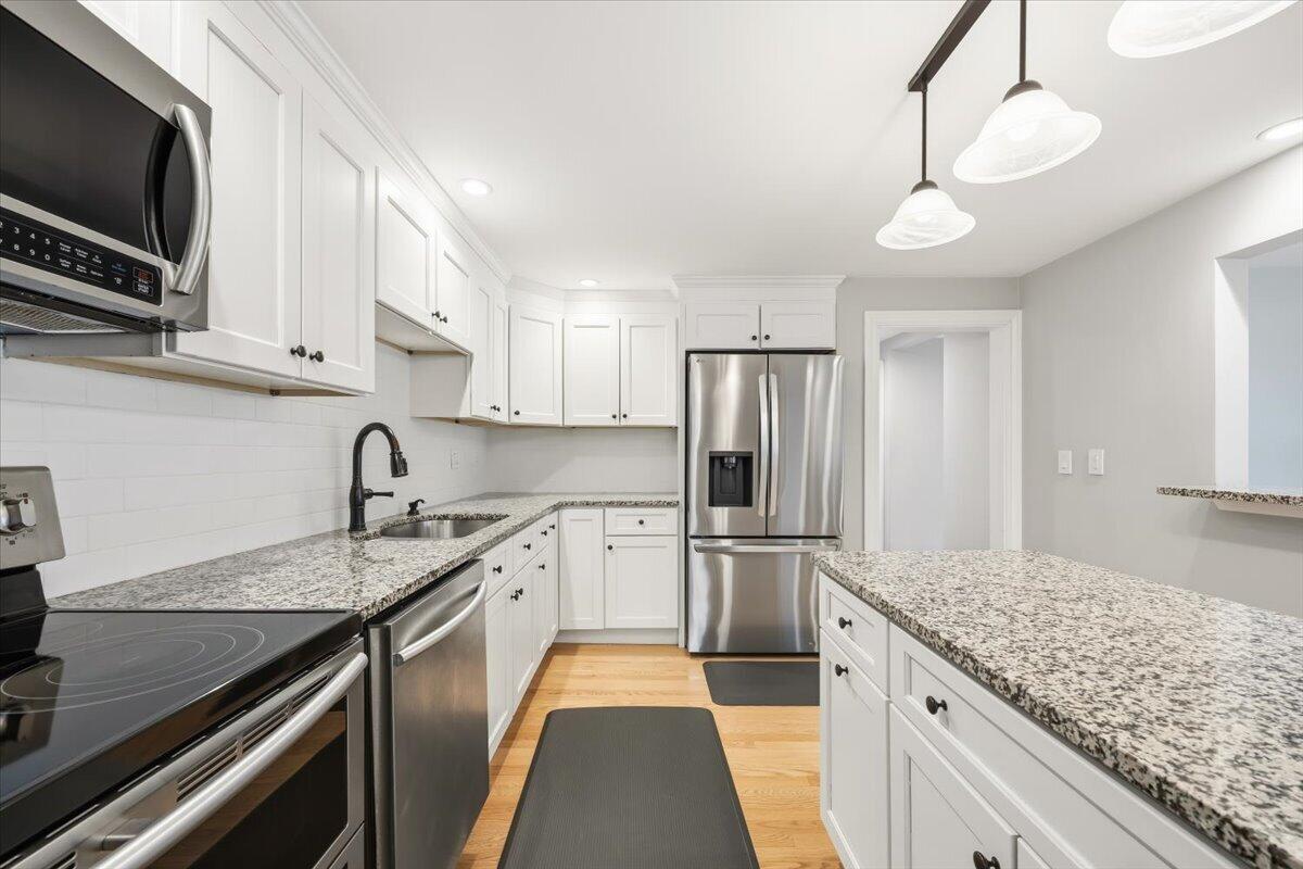 70 Springwood Road South Portland, ME 04106 - Photo 10 of 34 10-70 Springwood-10