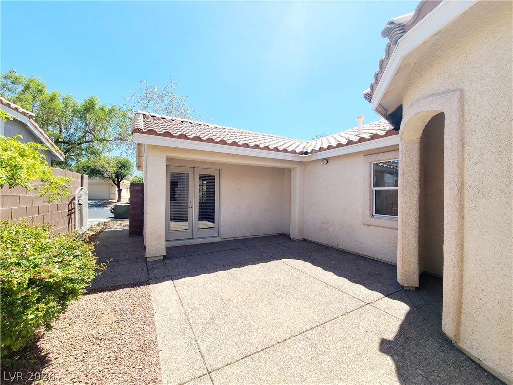 2278 Chestnut Ranch Avenue Henderson, NV 89052 - Photo 3 of 18 An inviting private courtyard provides a serene outdoor living space, perfect for tranquil moments.