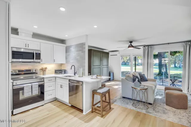 $90,000 | 118 Molokai, Unit D, Diamondhead, MS 39525