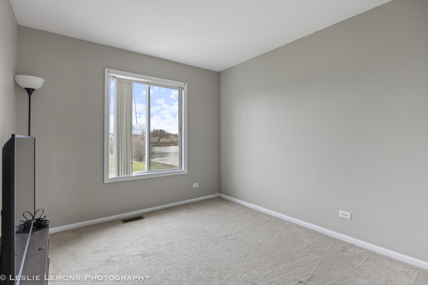 1402 Walnut Circle Carol Stream, IL 60188 - Photo 8 of 9
