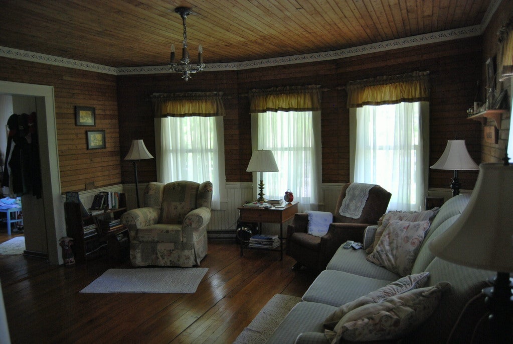 136 Grassy Meadows Road Alderson, WV 24910 - Photo 7 of 17 Living Room
