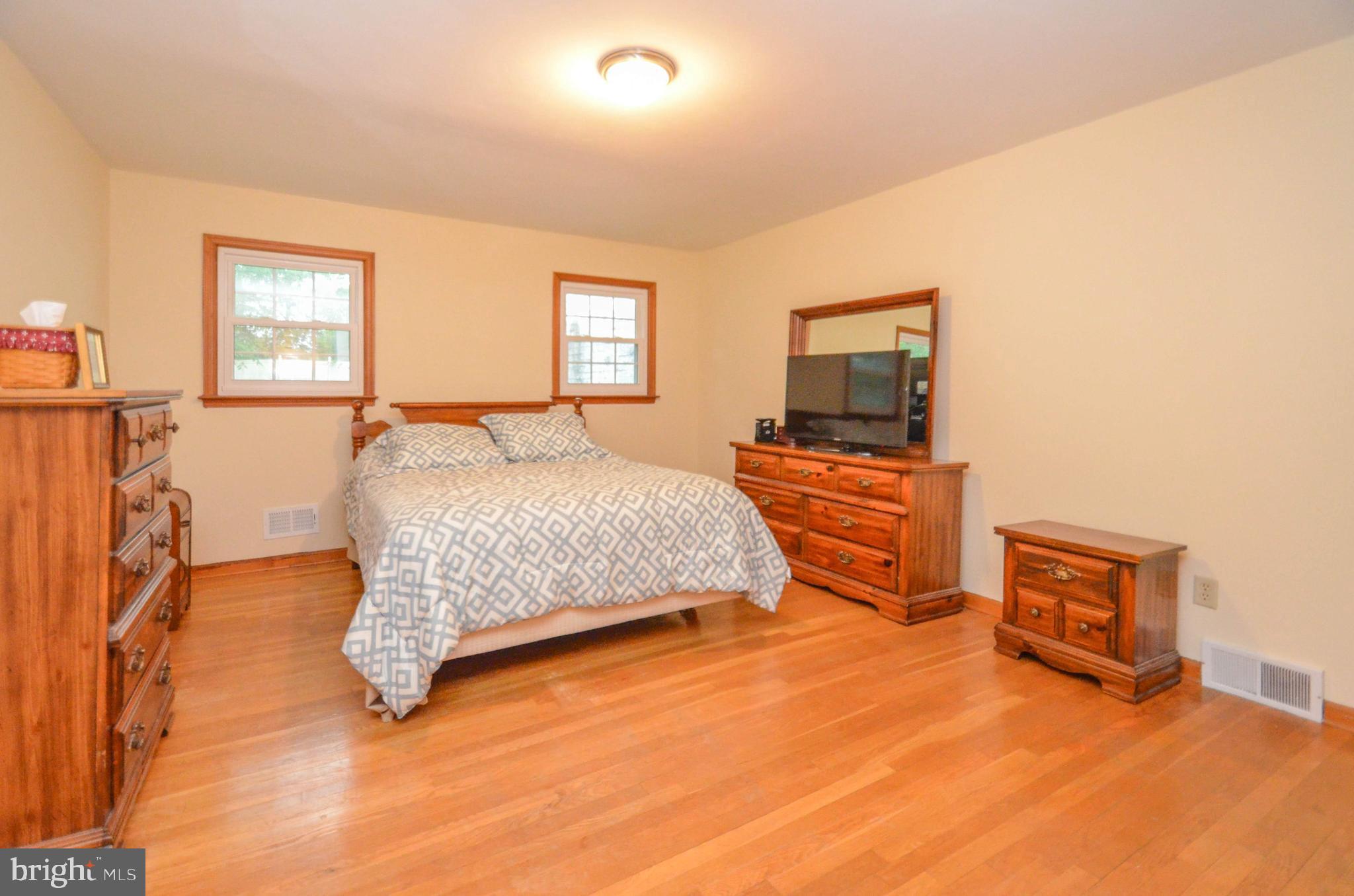 1076 Hawthorn Road Allentown, PA 18103 - Photo 13 of 33 Gallery Image 13