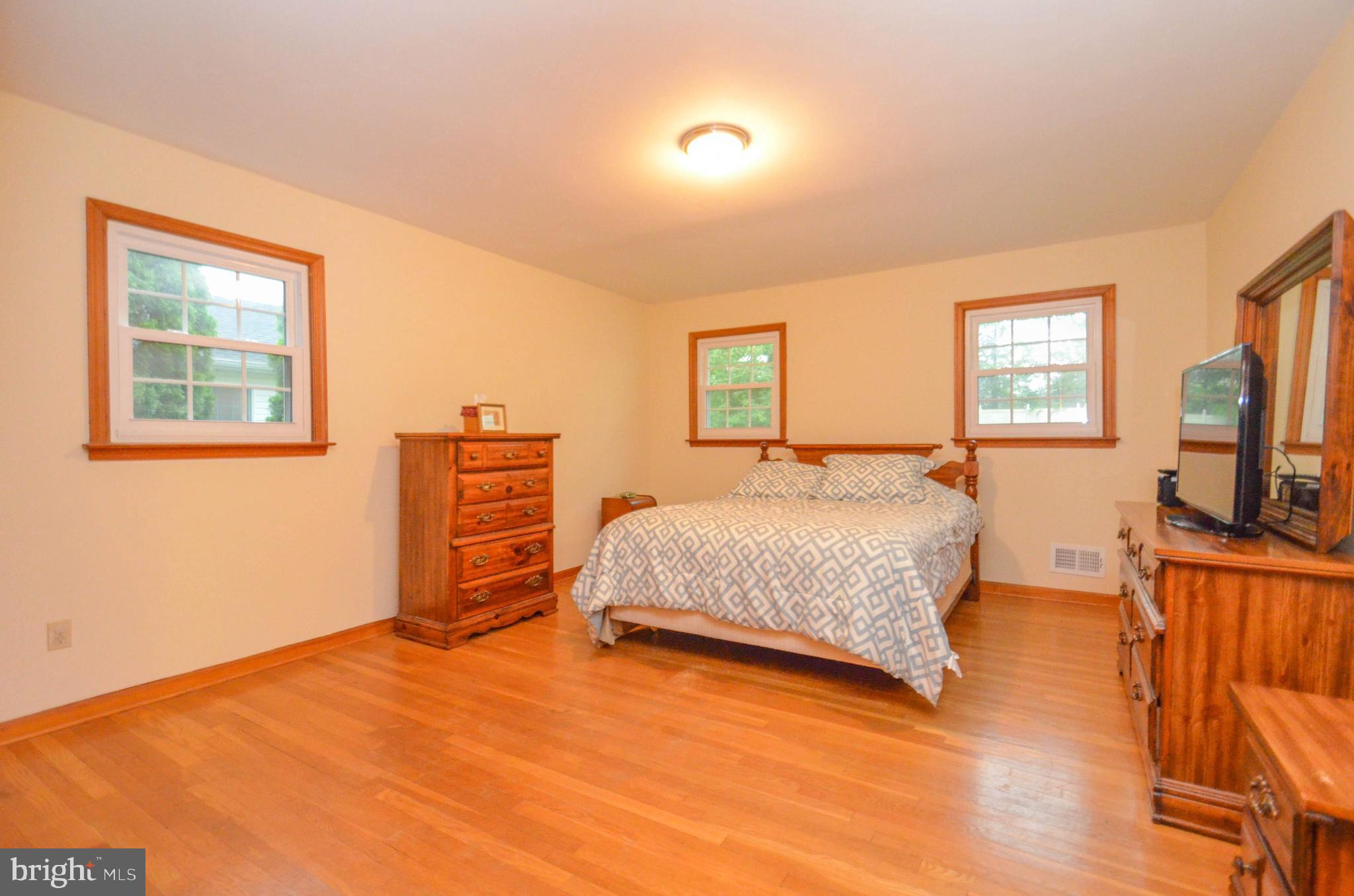 1076 Hawthorn Road Allentown, PA 18103 - Photo 14 of 33 Gallery Image 14