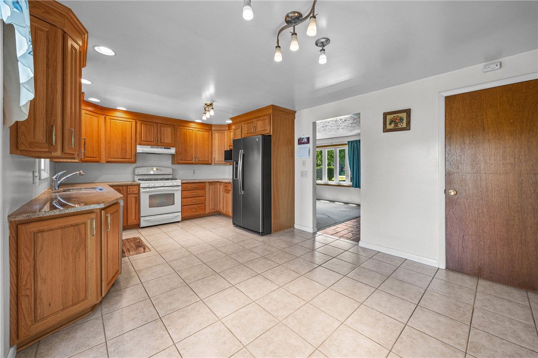 824 Hamlin Parma Townline Road Parma, NY 14468 - Photo 5 of 36