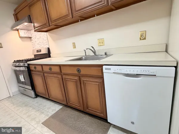 $148,000 | 6100 Westchester Park Drive, Unit 609, College Park, MD 20740