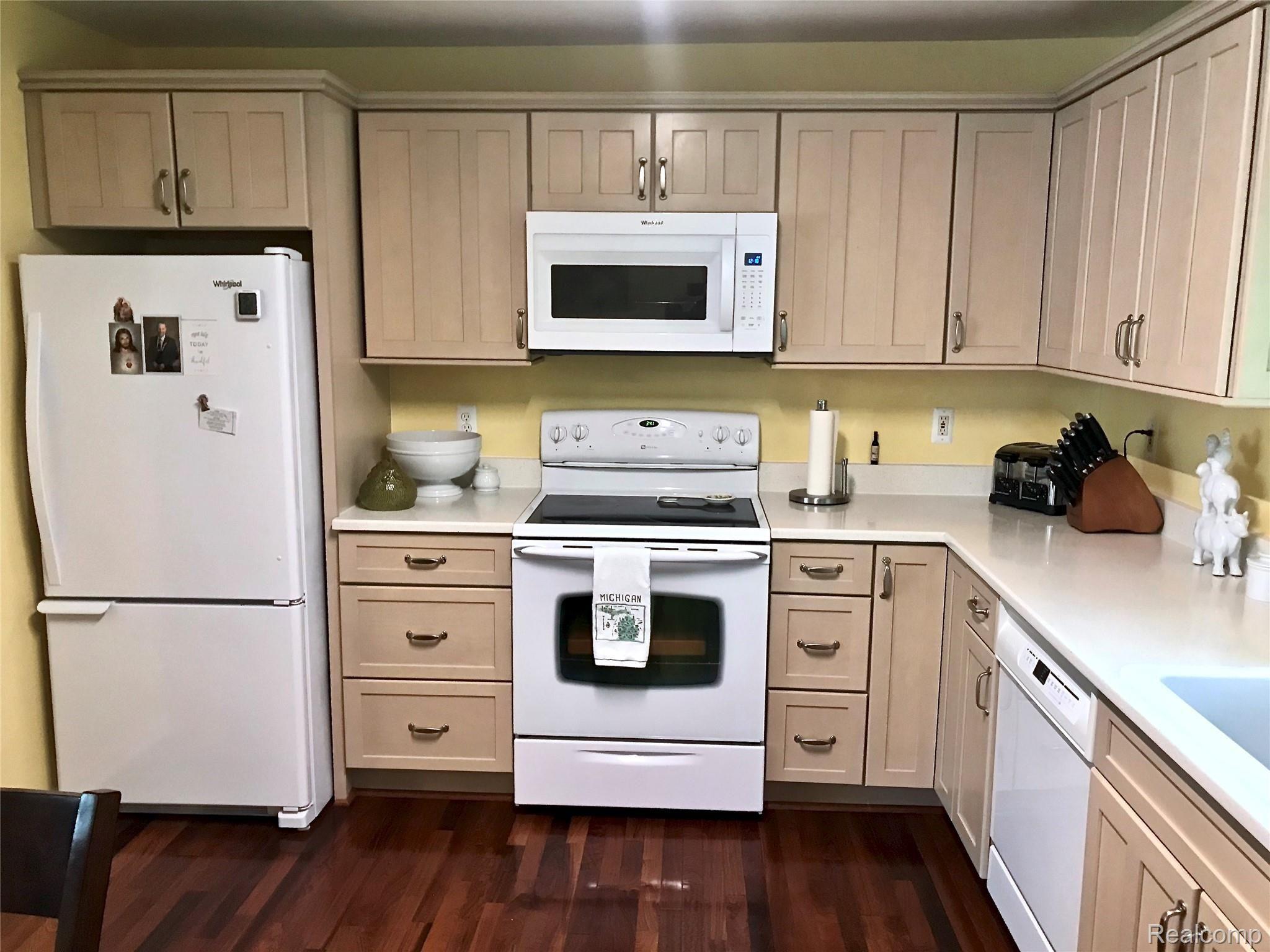 4341 Edmore Road Waterford, MI 48329 - Photo 3 of 27 fullsizeoutput_148.jpeg