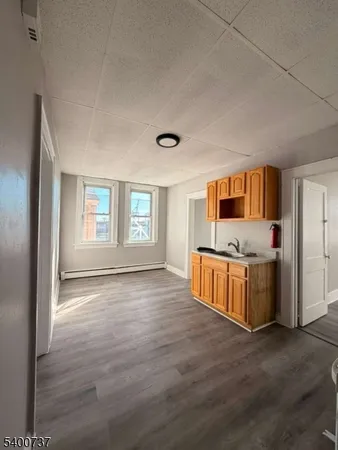 $1,900 | 134 East Jersey Street, Unit 3, Elizabeth Port, NJ 07206