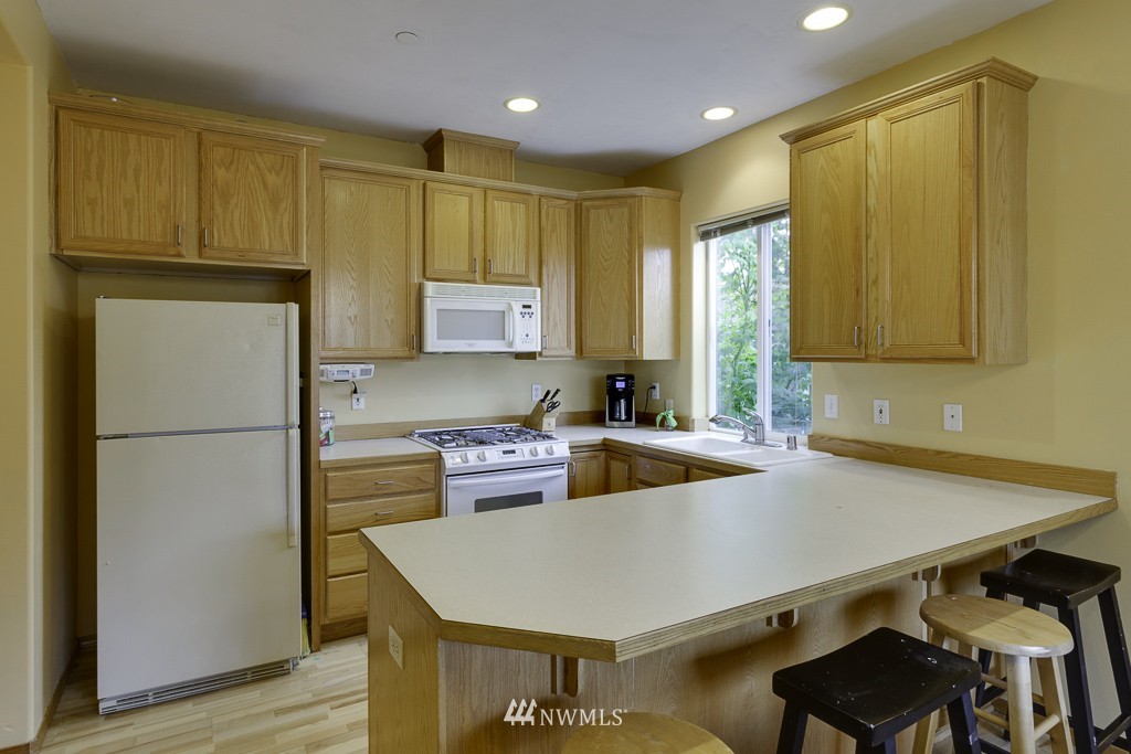 2030 Rucker Avenue, Unit 2 Everett, WA 98201 - Photo 3 of 9