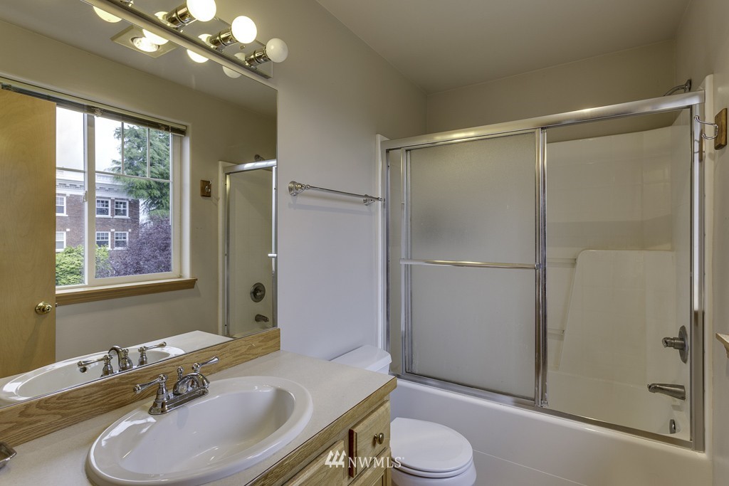 2030 Rucker Avenue, Unit 2 Everett, WA 98201 - Photo 6 of 9