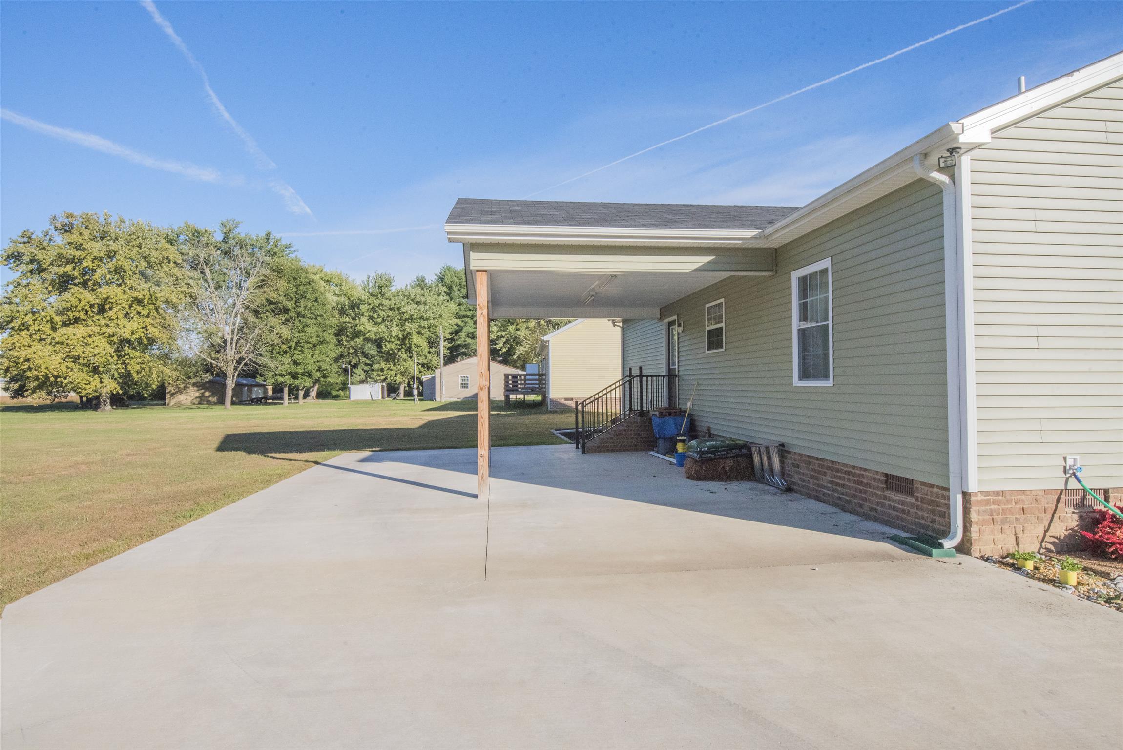 148 New Hope Road Manchester, TN 37355 - Photo 6 of 30 a view of a house with entertaining space