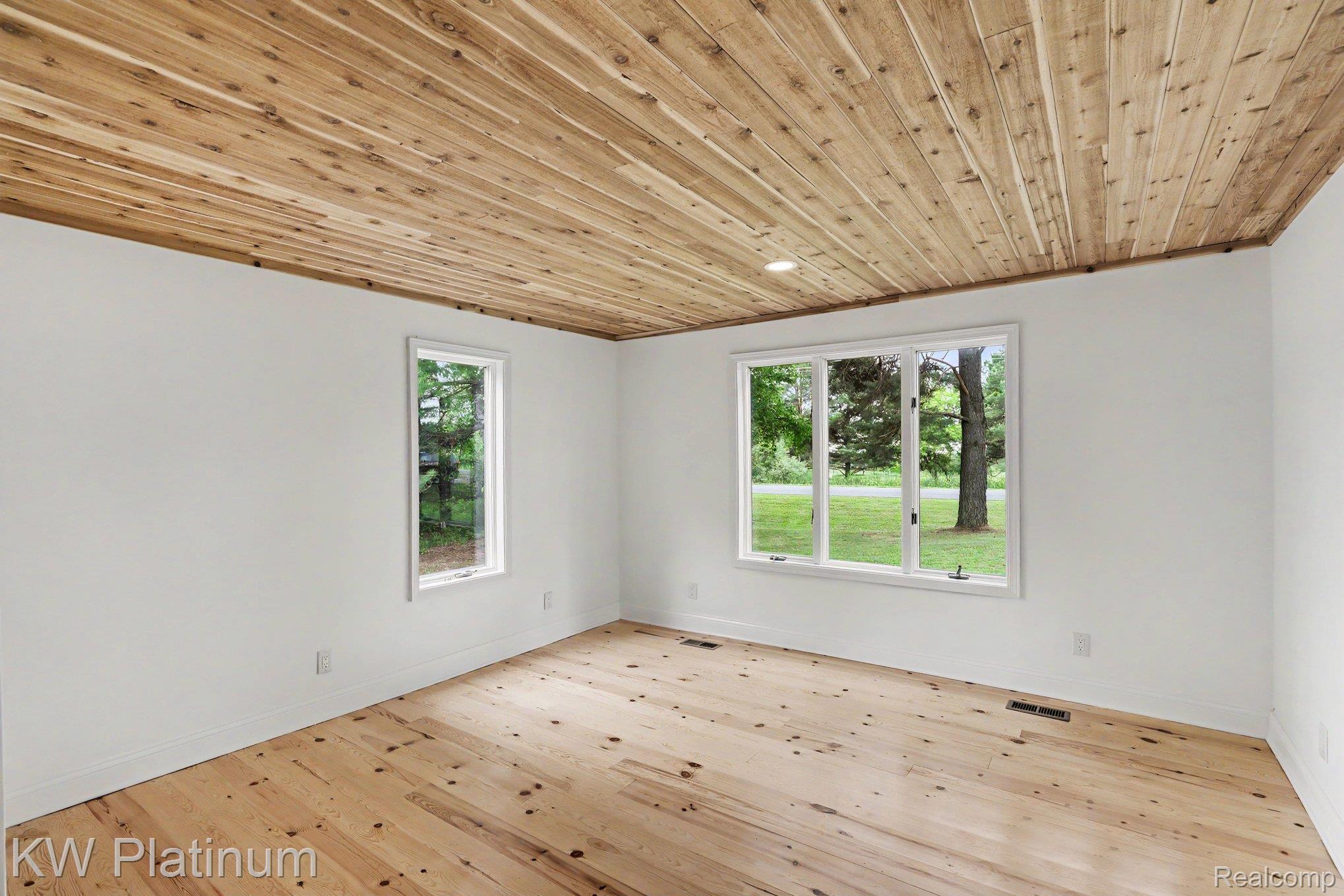 5103 Forester Road Carsonville, MI 48419 - Photo 12 of 28 012_file_3830.jpg