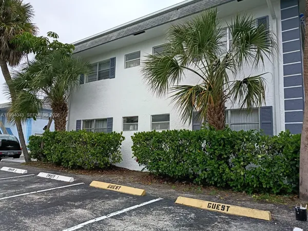 $2,300 | 1001 Northwest 45th Street, Unit 6, Deerfield Beach, FL 33064