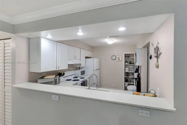 $2,300 | 1001 Northwest 45th Street, Unit 6, Deerfield Beach, FL 33064