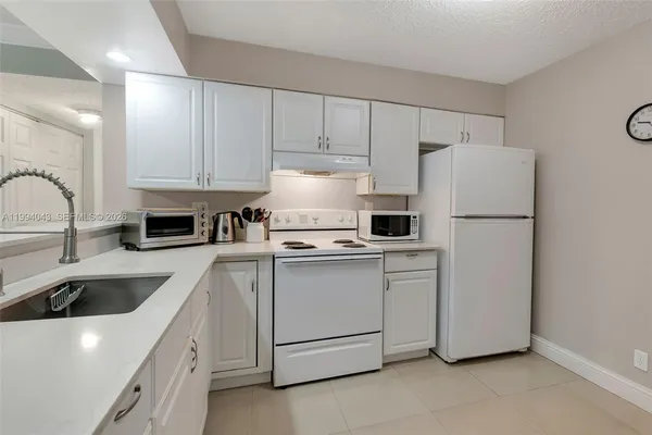 $2,300 | 1001 Northwest 45th Street, Unit 6, Deerfield Beach, FL 33064