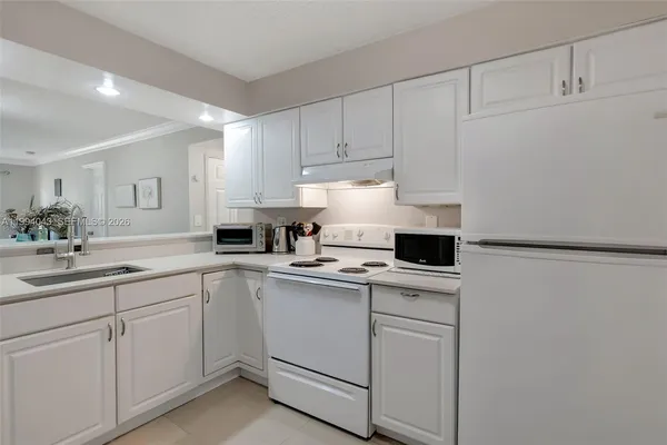 $2,300 | 1001 Northwest 45th Street, Unit 6, Deerfield Beach, FL 33064
