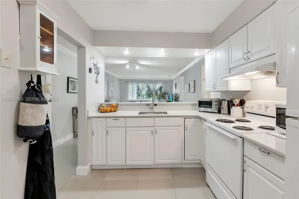 $2,300 | 1001 Northwest 45th Street, Unit 6, Deerfield Beach, FL 33064