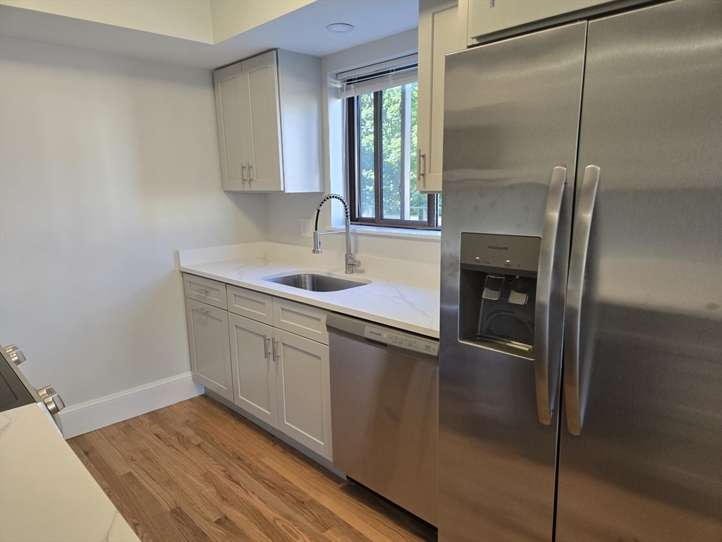 94 Beaconsfield Road, Unit 201 Brookline, MA 02445 - Photo 10 of 19