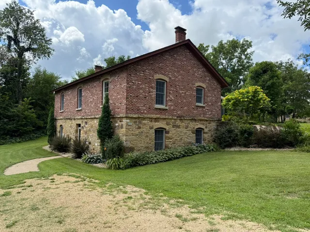 $499,900 | 143 Merry Christmas Lane, Mineral Point, WI 53565