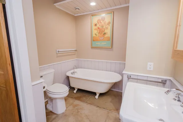 $499,900 | 143 Merry Christmas Lane, Mineral Point, WI 53565