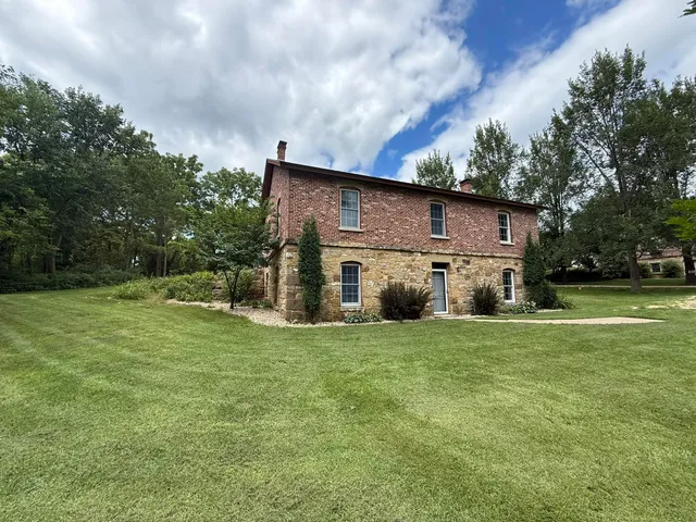 $499,900 | 143 Merry Christmas Lane, Mineral Point, WI 53565