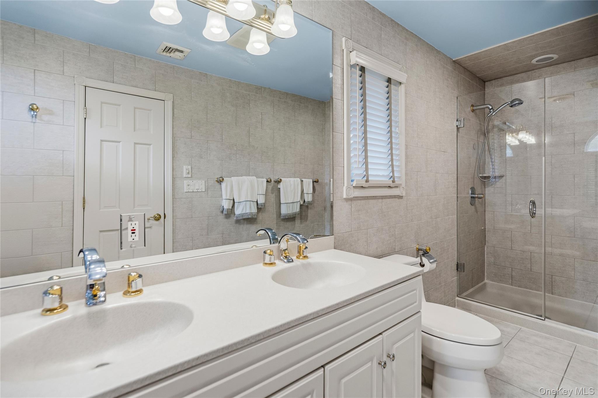 565 Mohawk Road West West Hempstead, NY 11552 - Photo 36 of 48