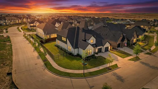 $799,900 | 2113 Heather Hls Drive, Fort Worth, TX 76008