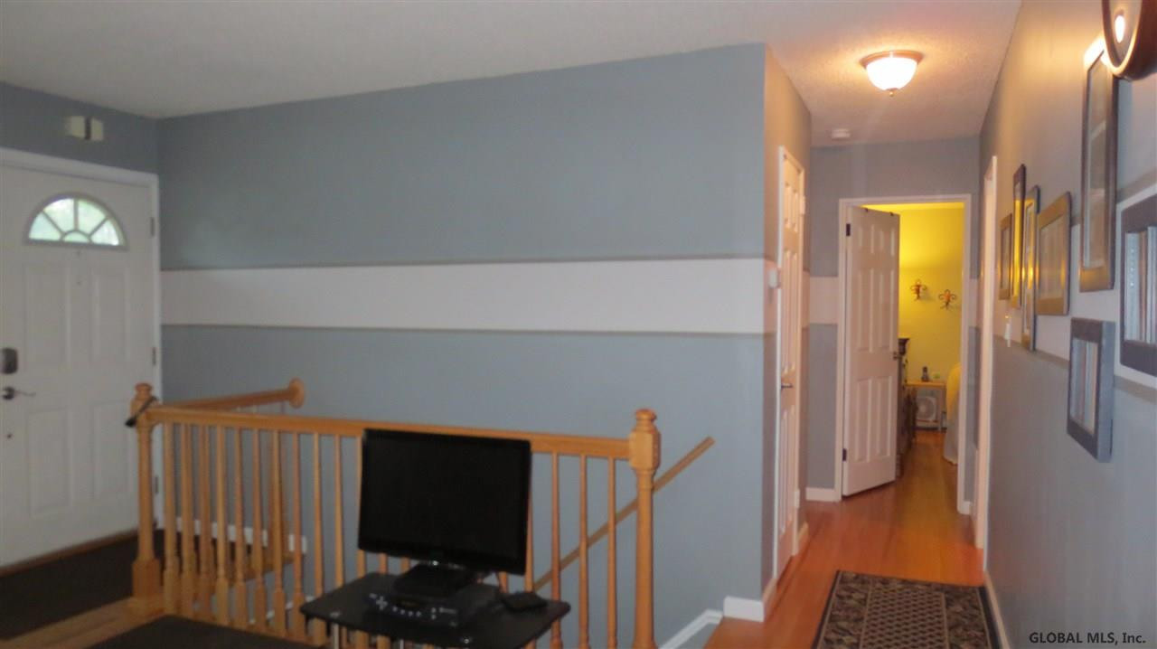 62 Hunting Road Colonie, NY 12205 - Photo 8 of 25 Photo 8