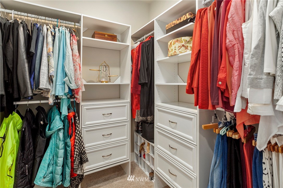 302 Graham Avenue Southeast Renton, WA 98059 - Photo 23 of 34 a view of a walk in closet